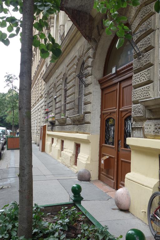 Vivid Csengery Apartment Budapest Bilik gambar