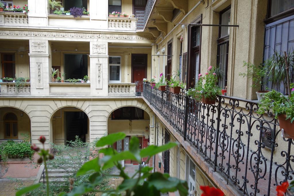 Vivid Csengery Apartment Budapest Bilik gambar